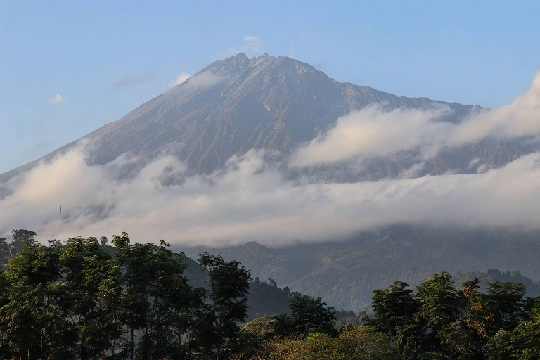 Mount Meru Trekking – Wildlife, Craters, and Unmatched Views