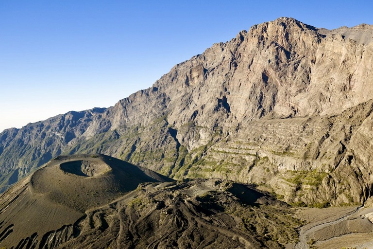 climbing-mount-meru